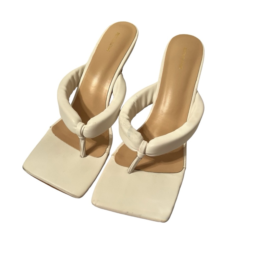 Pretty Little Thing White Thong Heeled Sandal Size 7